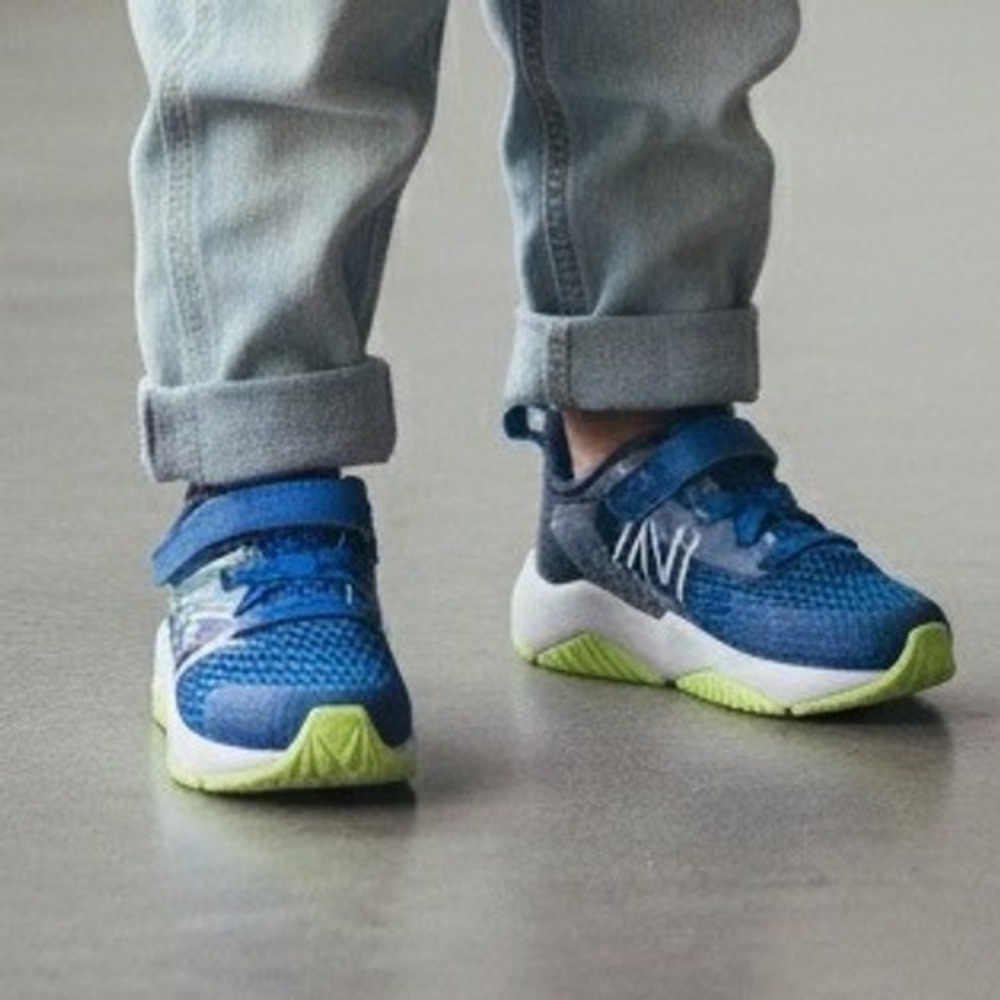 New Balance Kids Wide‎ Blue Neon Running Shoes Sneakers Toddler - Size 6